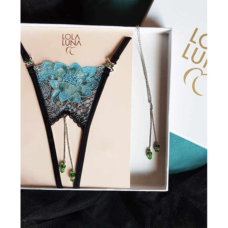 Celeste gift box (strings + necklace)